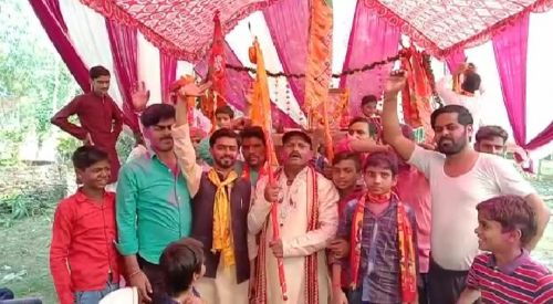 बहराइच ऐतिहासिक राजा बौंडी में द्वितीय श्री खाटू वाले श्याम की कलश शोभायात्रा में झूम उठे भक्त। रिपोर्ट :- पंकज कुमार सिंह।