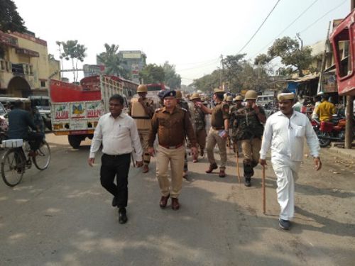 बलरामपुर ड्रोन कैमरे से सीमावर्ती क्षेत्रों की होगी निगरानी, डीएम व एसपी ने फ्लैग मार्च कर लिया स्थिति का जायजा।। रिपोर्ट :- पंकज कुमार सिंह।