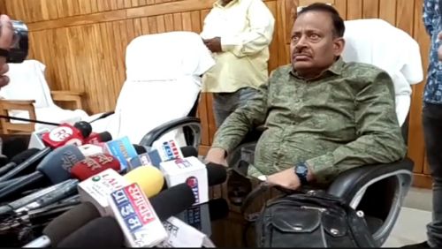 बहराइच अयोध्या फैसले से पूर्व डीआईजी व मंडल कमिश्नर ने की प्रेस कान्फ्रेंस, कहा बनाये रखें आपसी सौहार्द।। रिपोर्ट :- पंकज कुमार सिंह।