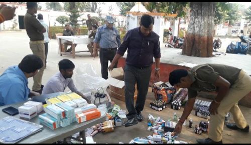 बहराइच रुपईडीहा के दो मेडिकल स्टोरों पर पड़ा ड्रग विभाग का छापा।  रिपोर्ट :- पंकज कुमार सिंह।