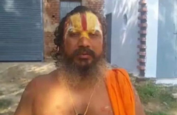 अभद्र टिप्पणी मामले में तपस्वी छावनी से परमहंस दास को किया निष्कासित
