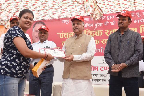 मयूर उद्यान कल्याण समिति द्वारा ‘पंचम स्वैच्छिक रक्तदान शिविर’ तथा ‘तृतीय निःशुल्क स्वास्थ्य परीक्षण शिविर’ का आयोजन। रक्तदान से बड़ा पुण्य कार्य इस 