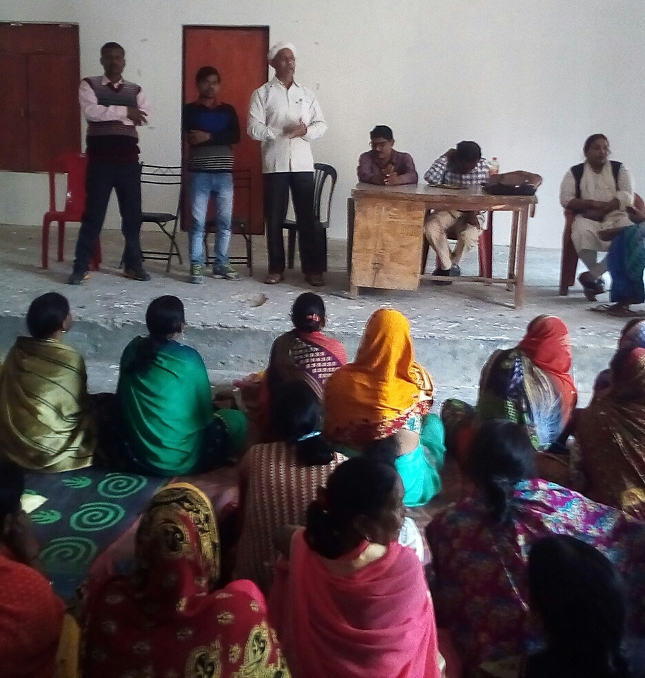 आज दिनांक 22/ 11/ 2019 को ब्लॉक परिसर तेजवापुर में सभी संगठनों का संयुक्त रूप से बैठक  की गई बैठक में तेजवापुर की सैकड़ों आंगनबाड़ी कार्यकत्री  एवं सहायिका उपस्