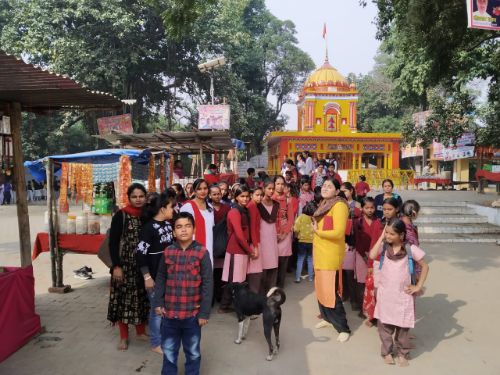 बलरामपुर स्कूली छात्र छात्राओं का दल एक दिवसीय शैक्षिक भ्रमण पर। रिपोर्ट :- पंकज कुमार सिंह।