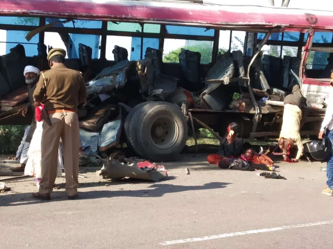 बांदा में हुआ भीषण सड़क हादसा,9 लोगों की मौत दर्जनों घायल