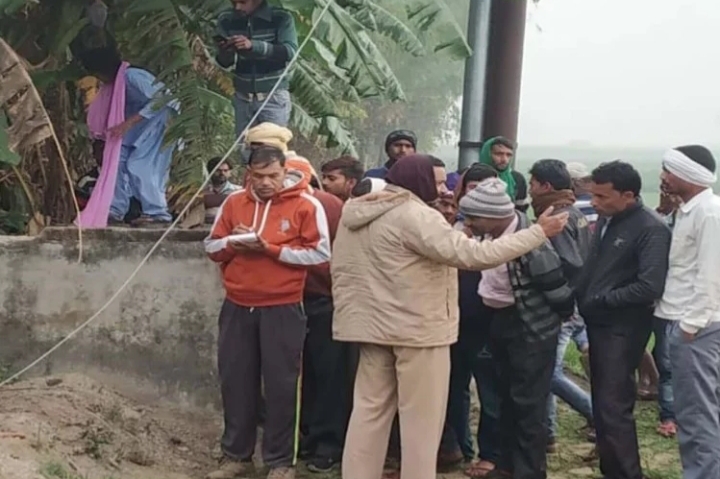 महिला की नृशंस हत्या, फंदे से गला दबाने के बाद रेता, चेहरा ईंट से कुचल दिया, शिनाख्त में जुटी पुलिस