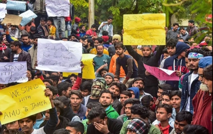 जामिया हिंसा में 10 लोग गिरफ्तार, एक भी छात्र नहीं, दोपहर में होगी पेशी