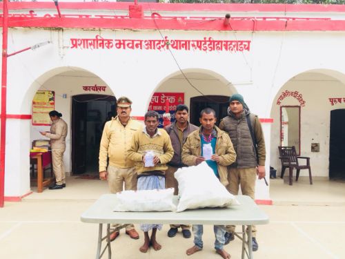 बहराइच रुपईडीहा पुलिस ने 120 शीशी नाजायज नेपाली शराब के साथ दो अभियुक्तों को किया गिरफ्तार।  रिपोर्ट :- पंकज कुमार सिंह।