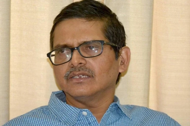 आईपीएस अमिताभ ठाकुर और एयरलाइंस कर्मिंयों के बीच पटना एयरपोर्ट पर नोकझोंक