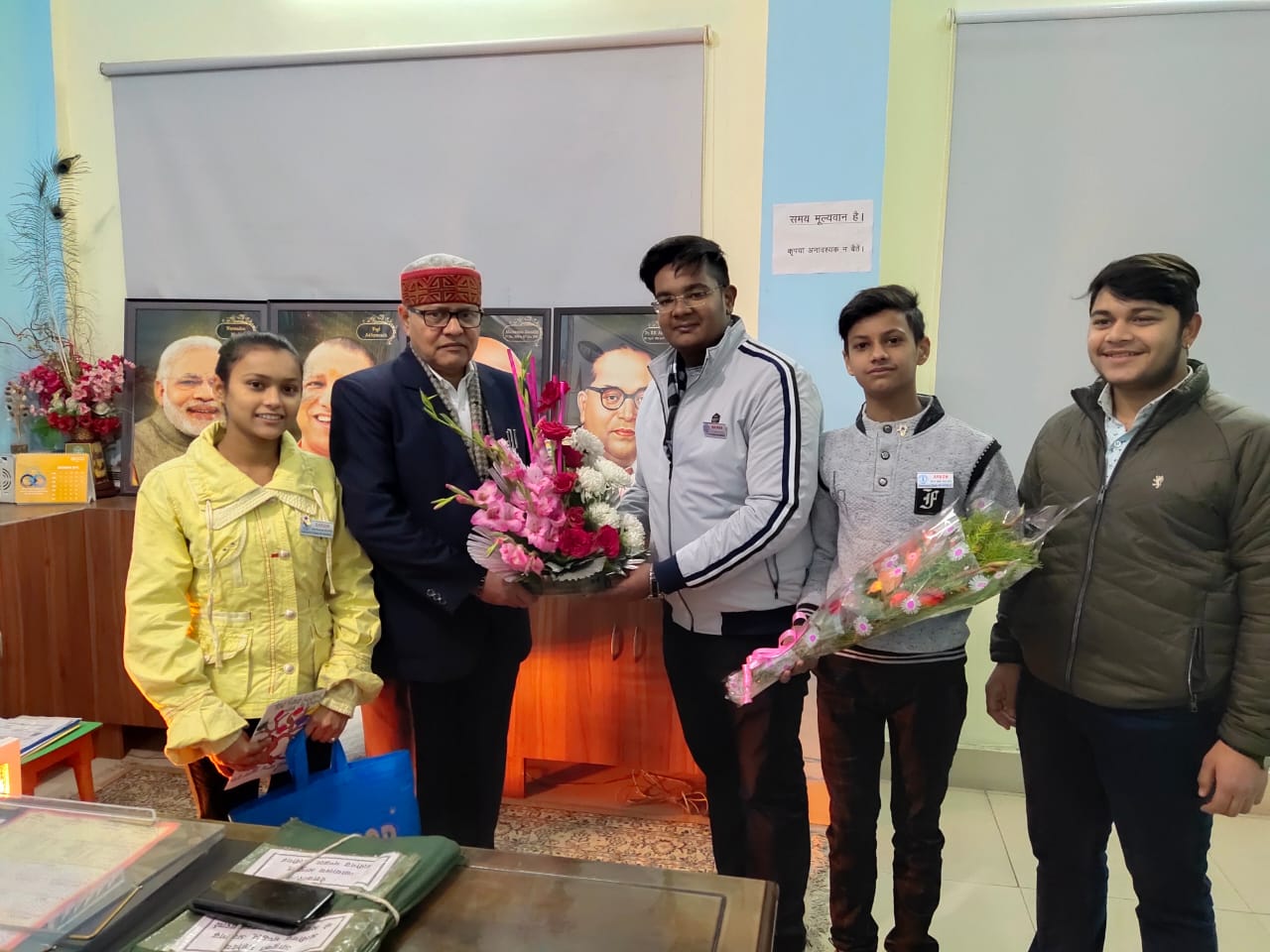  रोटरी क्लब ने मंडलायुक्त को बुके देकर किया सम्मानित,
