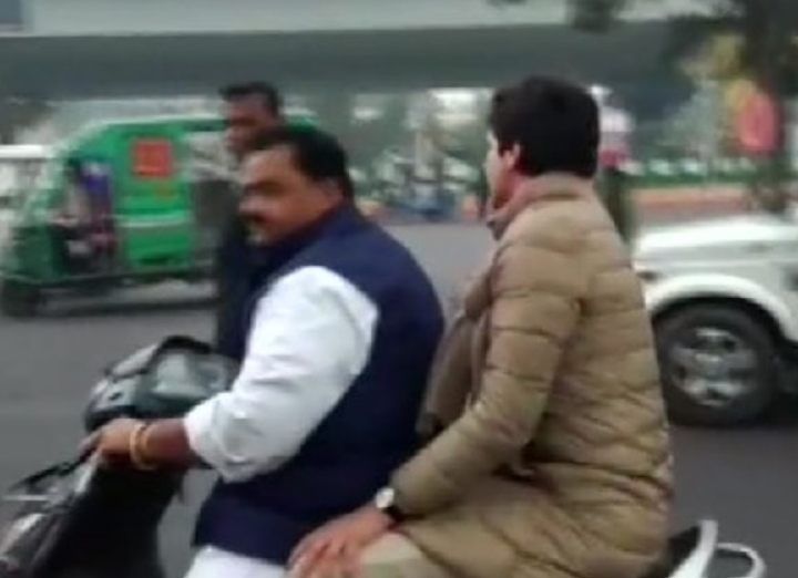 लखनऊ में कांग्रेस नेता की स्कूटी का 6300 रुपये का चालान कटा, कल प्रियंका गांधी थीं सवार