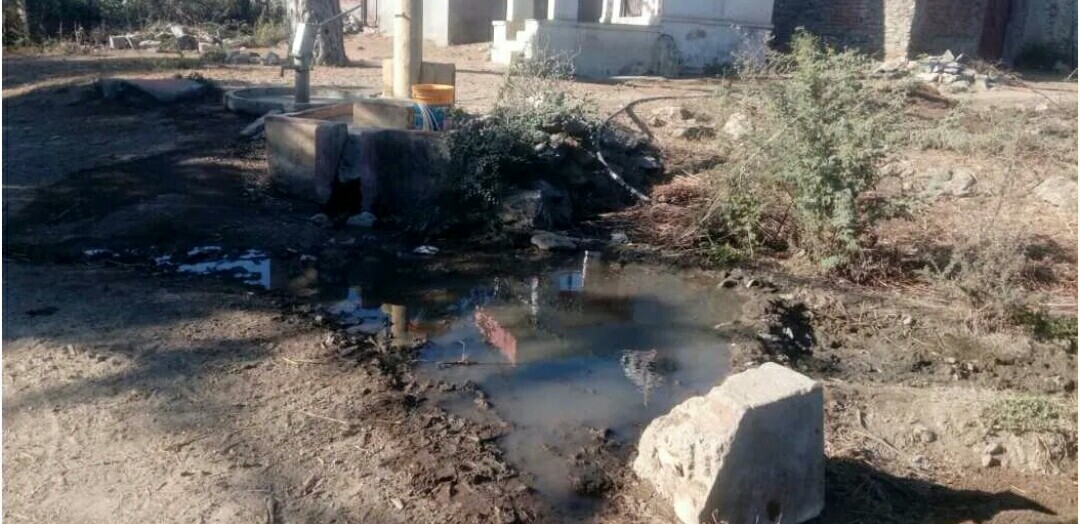 भालड़ी खेड़ा ग्राम में हनुमान मंदिर के पास पेयजल के समीप गंदगी