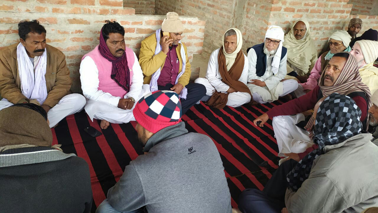  राजद के कार्यकर्ताओं  ने  की  बैठक  केन्द्र  सरकार के  द्वारा एन आरसी  व सीए ए लागू  करने  के  विरोध में