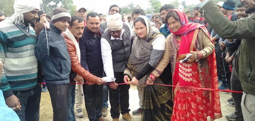 बगहा प्रीमियर लीग के तत्वाधान में आठ दिवसीय क्रिकेट टूर्नामेंट मैच का हुआ आगाज़।आठ दिवसीय क्रिकेट टूर्नामेंट मैच का उद्घाटन सभापति ज़रीना खातुन एवं उपस