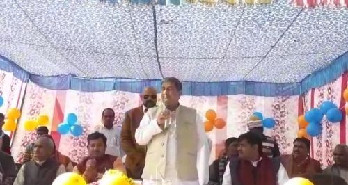 बहराइच सहकारिता मंत्री मुकुट विहारी वर्मा ने वाजिद खान को अच्छे कार्य के लिये किया सम्मानित। रिपोर्ट :- पंकज कुमार सिंह।