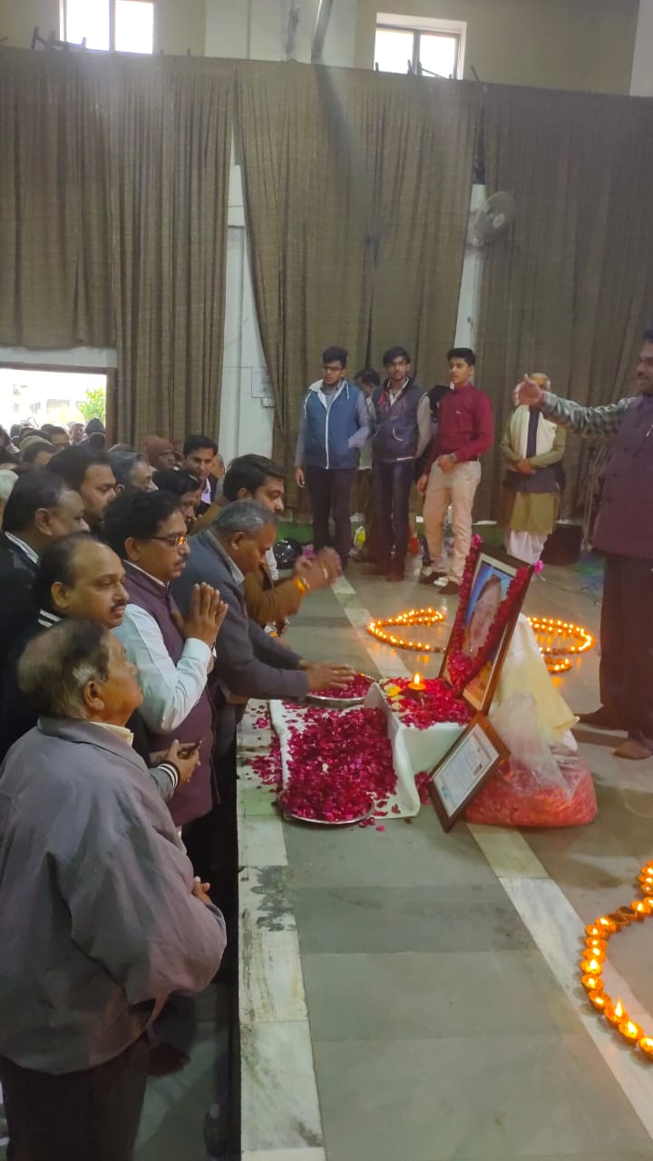 देहदानी राधा देवी को श्रद्धांजलि देने के लिए उमड़ी भीड़ 