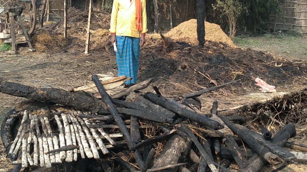 आग लगने से एक गाय सहित लाखों की संपत्ति जल कर  हुई  राख