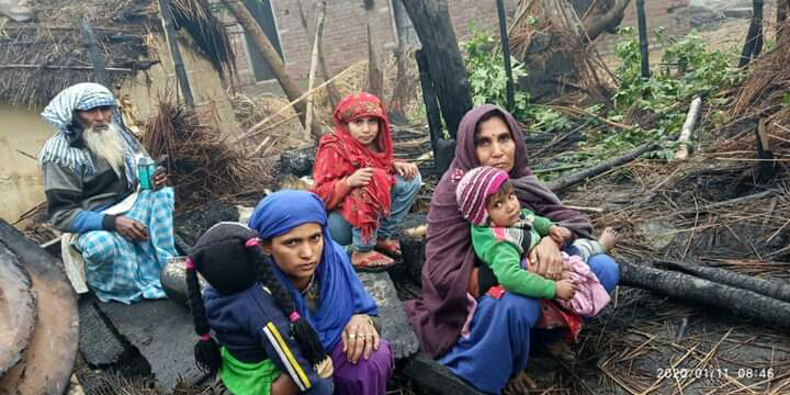 रामगढ़वा :- शार्टसर्किट से लगी आग लाखों की सामान जल कर हुई राख ।