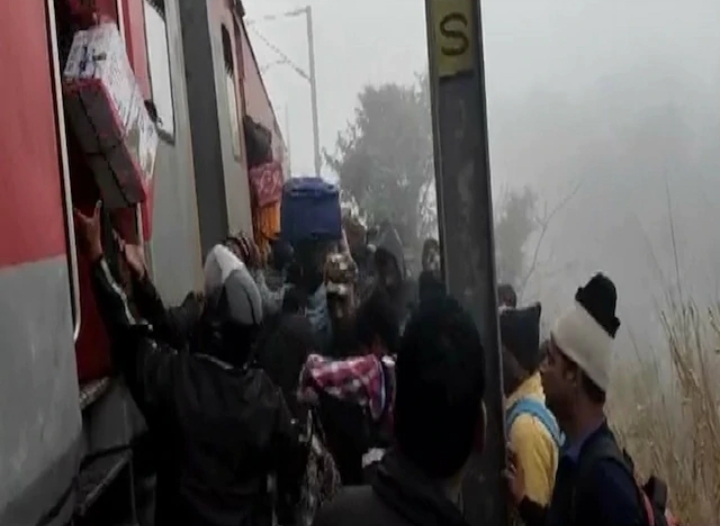 ओडिशा में बड़ा रेल हादसा: कटक निर्गुंडी स्टेशन के पास पटरी से उतरी ट्रेन, 40 से ज्यादा लोग घायल
