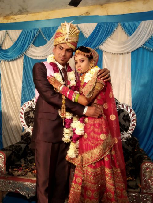संभल में दु:खद सड़क हादसे में शादी के बाद विदा हो कर ससुराल जा रही दुल्हन की मौत हो गई.दूल्हा समेत बाराती घायल हुए हैं.