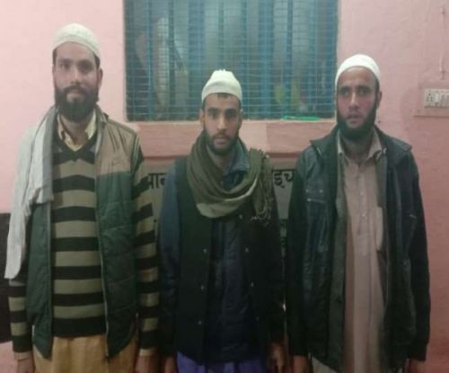 बहराइच पयागपुर पुलिस ने तीन संदिग्ध कश्मीरियों को लिया गया हिरासत में। रिपोर्ट :- पंकज कुमार सिंह।