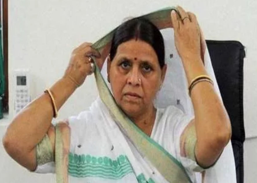 राबड़ी देवी ने भोजपुरी में ट्वीट कर केंद्र सरकार को सीएए और एनआरसी के मुद्दे पर कठघरे में खड़ा किया.।।