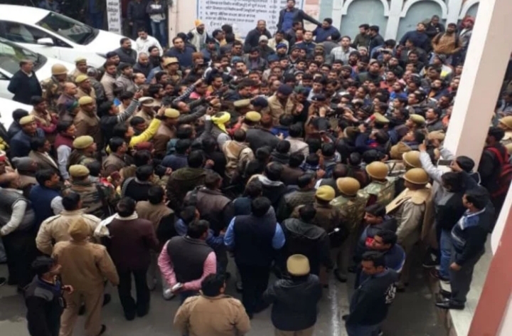 जेई हत्याकांड पर नहीं थम रहा आक्रोश, बिजली कर्मचारियों ने किया ऊर्जा मंत्री का घेराव