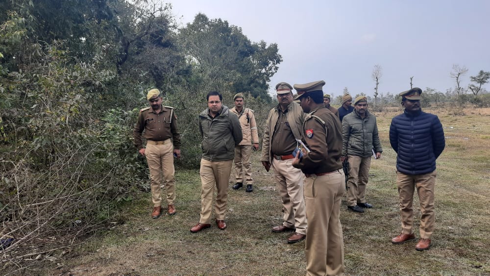 बहराइचः लगभग 22 वर्षीय युवती की लाश मिली पुलिस ने दुष्कर्म के बाद हत्या की जाने की आशंका जताई ।