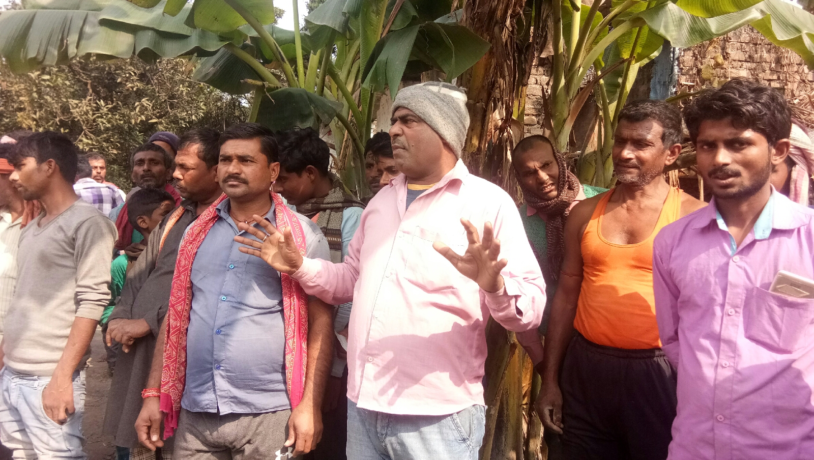 बगहा:-सड़क निर्माण में मुखिया से मांगे गए अवैध रंगदारी को लेकर मुखिया के पुत्र पर हुआ जानलेवा हमला थाने में आवेदन देकर लगाई न्याय की गुहार