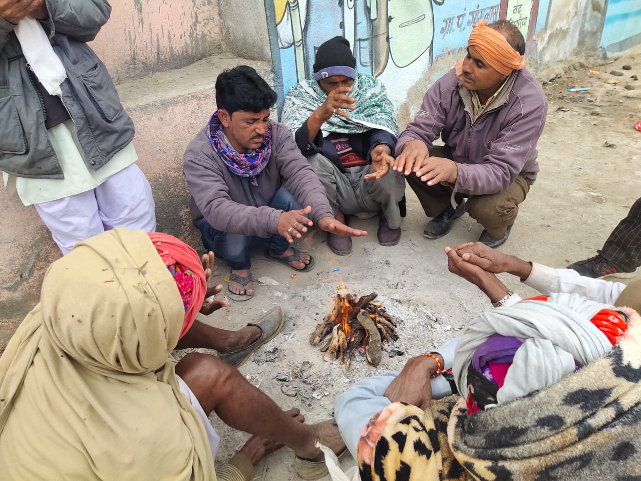 छाया घना कोहरा जनजीवन हुआ प्रभावित आसींद  , उदल पुरा, कखुमानपुरा, पार्टियों का खेड़ा आदि