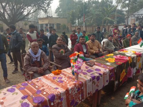 बहराइच तेजवापुर - प्रयाग दत्त पाठक इंटर कॉलेज पट्टी स्कूल में धूमधाम से मनाया गया गणतंत्र दिवस। रिपोर्ट :- राजकुमार शुक्ला।