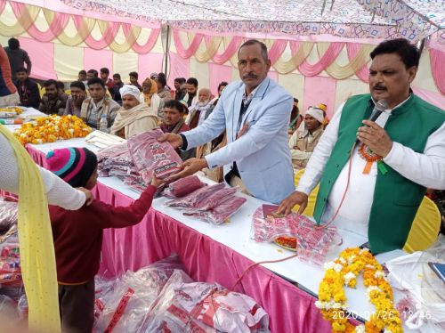 बहराइच रामा देवी पब्लिक स्कूल में बड़े ही धूमधाम से मनाया गया गणतंत्र दिवस,बच्चों को बांटा गया स्वीटर। रिपोर्ट :- पंकज कुमार सिंह।
