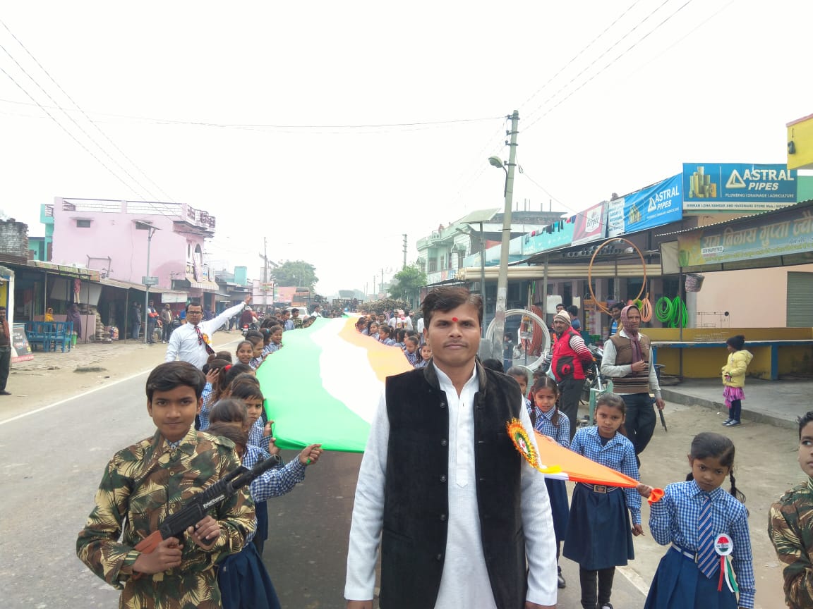 51 मीटर की तिरंगा यात्रा निकाली गई