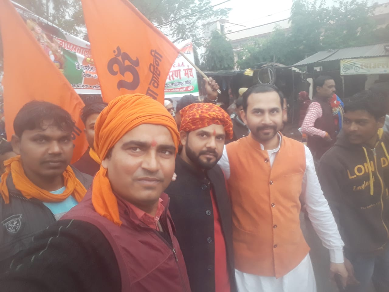 सीए के समर्थन में निकाली पदयात्रा रैली हिंदू वाहिनी के लोग