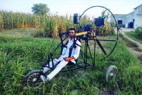 किसान के बेटे ने देसी जुगाड़ से उडऩे वाली अनोखी फ्लाइंग मशीन तैयार की
