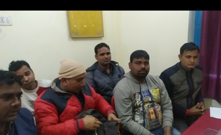 प्रधानमंत्री आवास योजना के तहत बीडीओ ने ग्रामीण आवास सहायकों के साथ किया समीक्षात्मक बैठक 