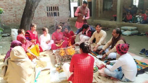 जगदम्बा देवी सरस्वती शिशु मंदिर गायत्री नगर राजी चौराहा महसी बहराइच में बड़े ही हर्सोल्लास के साथ मनाया गया बसंतोत्सव।