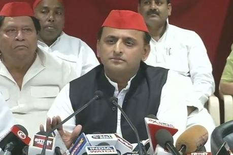 स्विस कपल की पिटाई मामले पर अखिलेश ने कहा, क्या हुआ एंटी रोमियो स्क्वैड का 