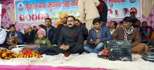 भिनगा विधानसभा के गुलरा में आयोजित हजरत बाबा जुम्मन शाह वारसी रह. उर्स एवं कव्वाली कार्यक्रम में उपस्थित भिनगा विधायक मोहम्मद असलम राईनी।