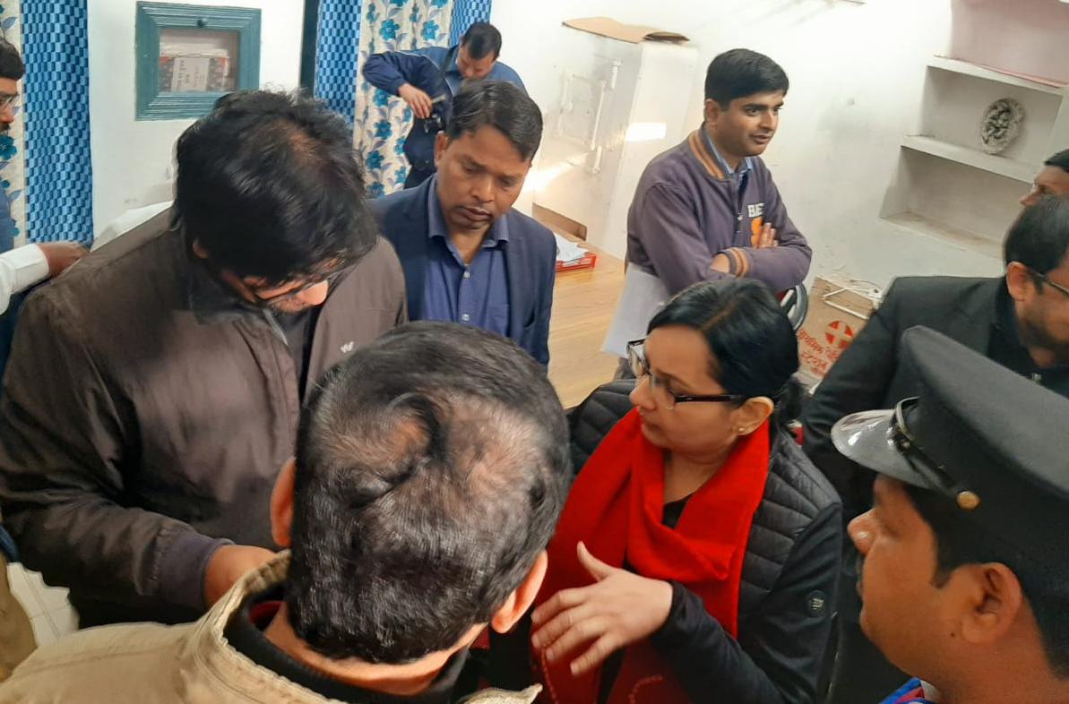 डी आर  एम मोनिका अग्निहोत्री ने किया निरीक्षण