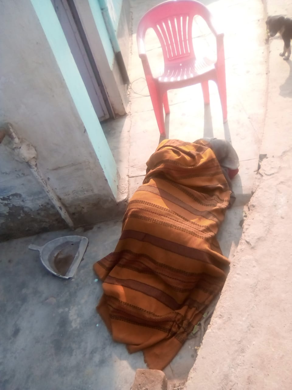 पत्रकार मनोज और मां को जान से मारने की धमकी