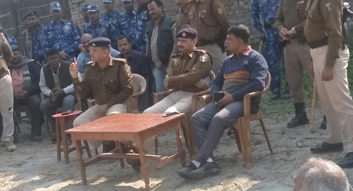बकरी चराने को लेकर आपस में भिड़े दो पझ चली दर्जनों,राउंड गोलीया। जिसमें 3 लोग बुरी तरह जख्मी।