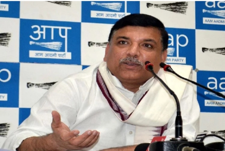 आप का चुनाव आयोग पर बड़ा आरोप अंदर कुछ पक रहा है