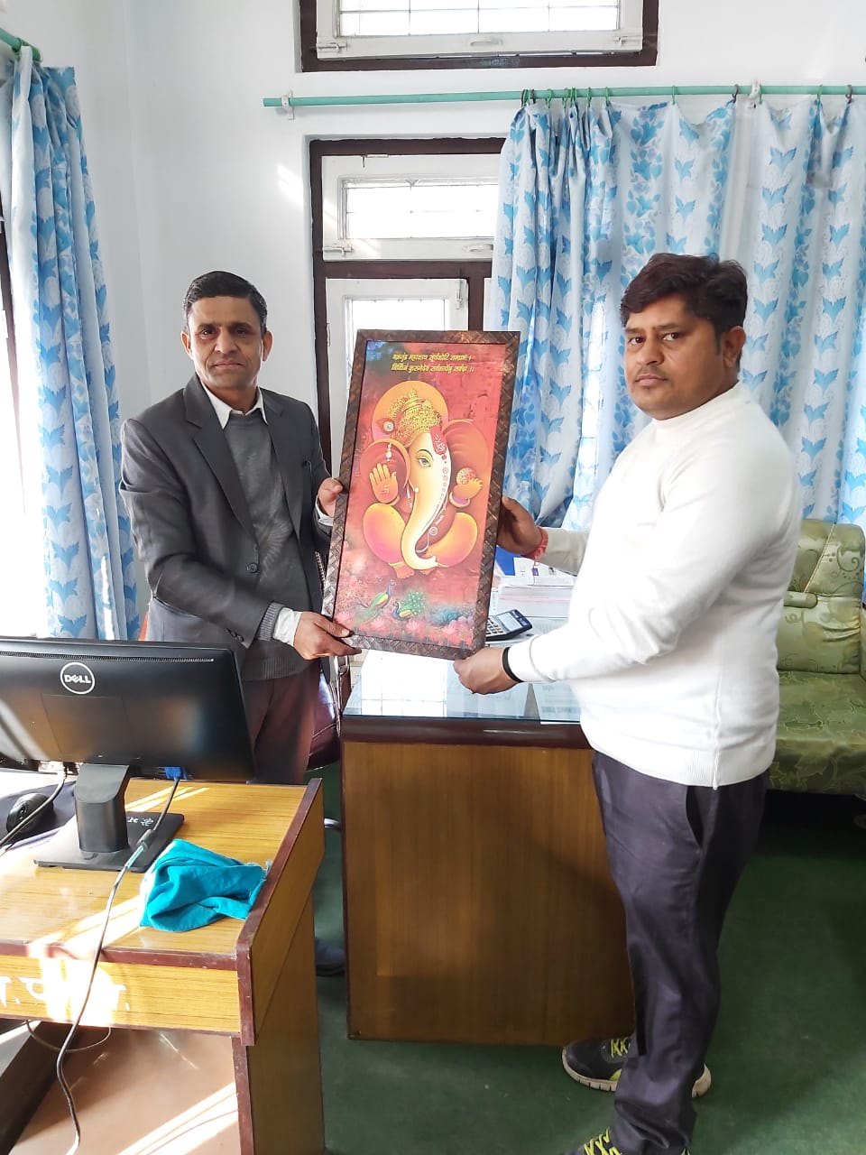 स्मृति चिन्ह प्रदान कर सम्मानित किया गया