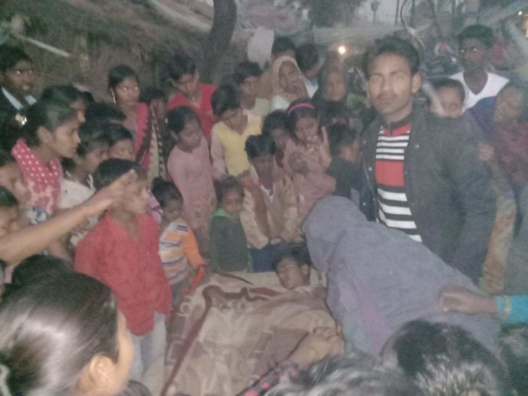 अज्ञात वाहन ने बाइक में मारी जोरदार टक्कर