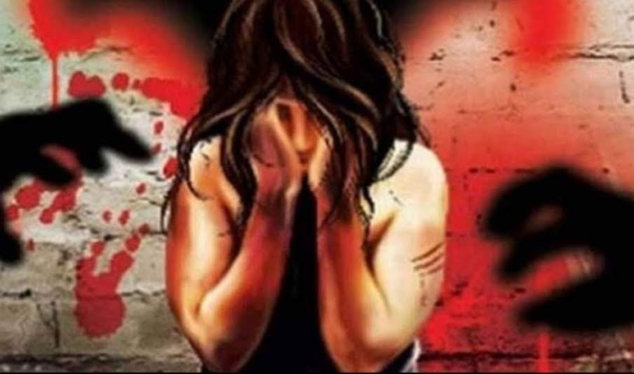 हाजीपुर में होटलों में पुलिस की रेड में आपत्तिजनक हालत में पकड़े गए 10 जोड़े
