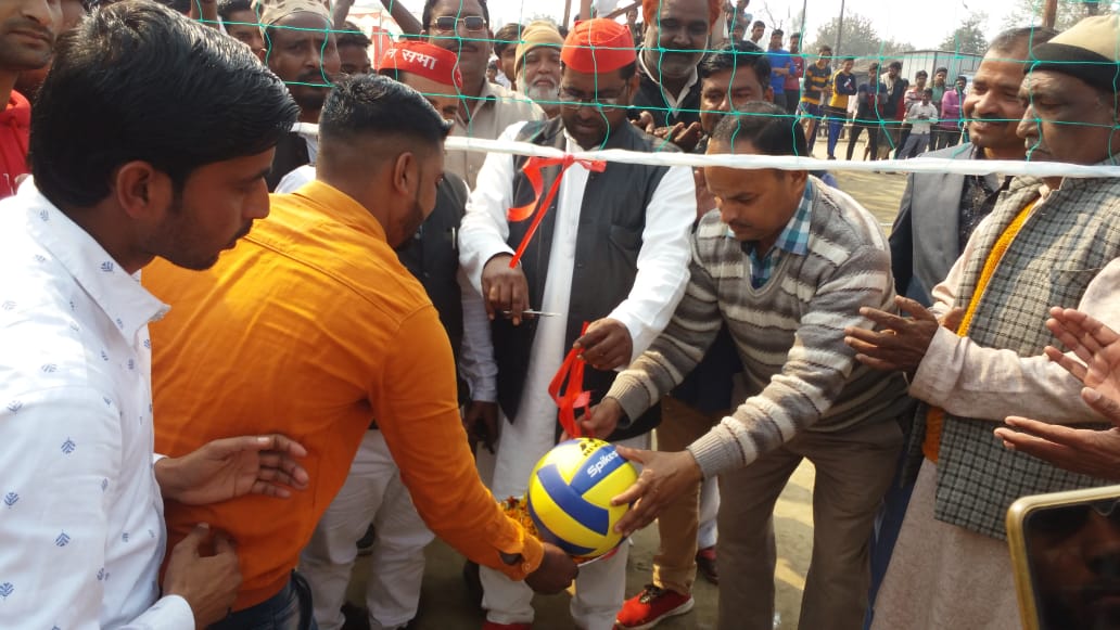 वॉलीबॉल टूर्नामेंट का किया गया आयोजन