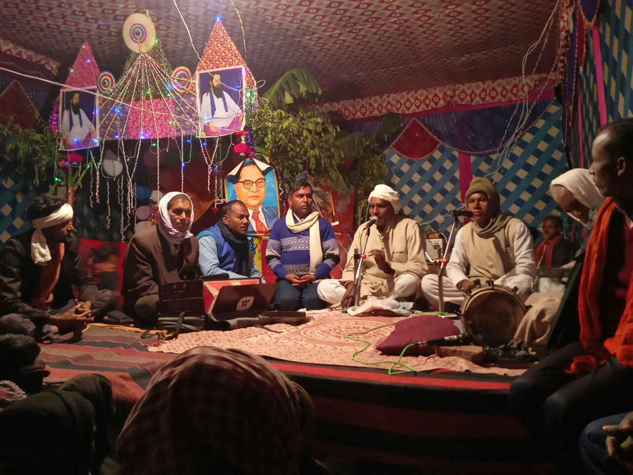 बेतिया।रविदास जयंती समारोह में उपस्थित लोगों की उमड़ी भीड़ जनता मे भरी उत्साह