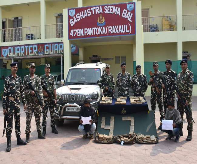 बेतिया।पश्चिम चंपारण के सिकटा बस स्टैंड से 50 किलो चरस के साथ दो तस्कर गिरफ्तार।।