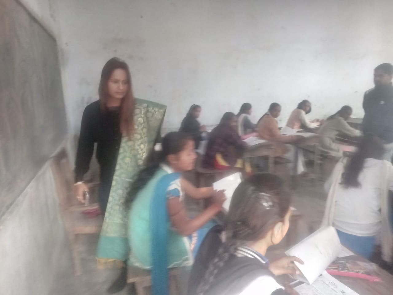 हाईस्कूल व इंटर की परीक्षा को ध्यान में रखते हुए जोनल मजिस्ट्रेट उप जिलाधिकारी स्वती शुक्ला